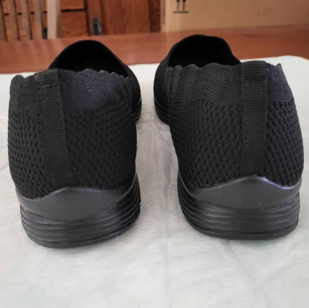 Womens Skechers Black Seager Scalloped Slip-On Sz 7.5 Wide - Picture 3 of 13